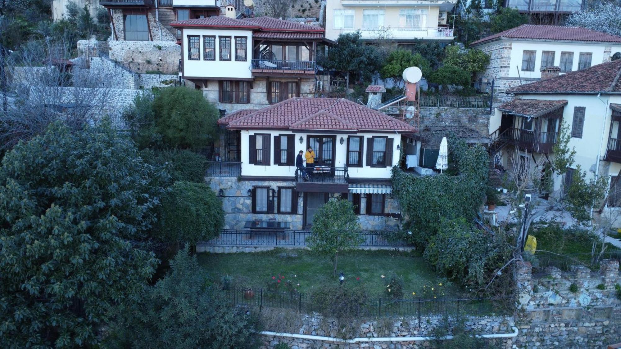 Escape To History In A Stunning Stone House With Garden And Sea View In The Heart Of Вілла *