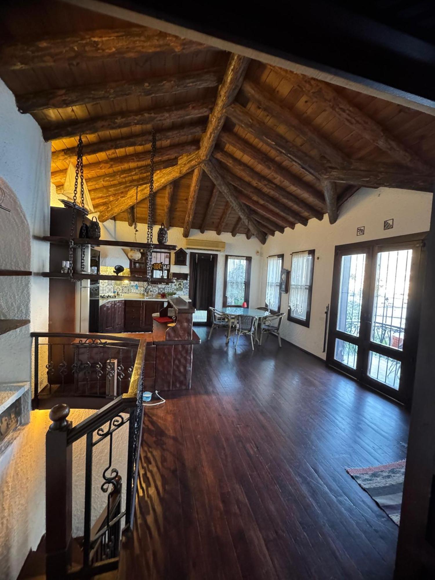Вілла Escape To History In A Stunning Stone House With Garden And Sea View In The Heart Of